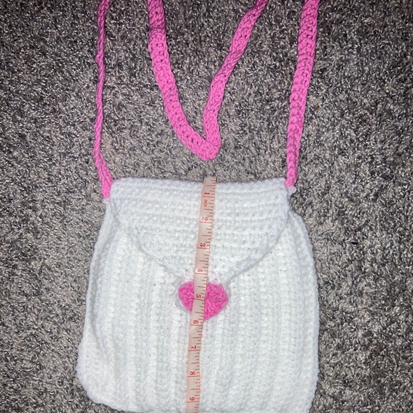 Crochet love letter crossbody bag - Picture 3 of 4